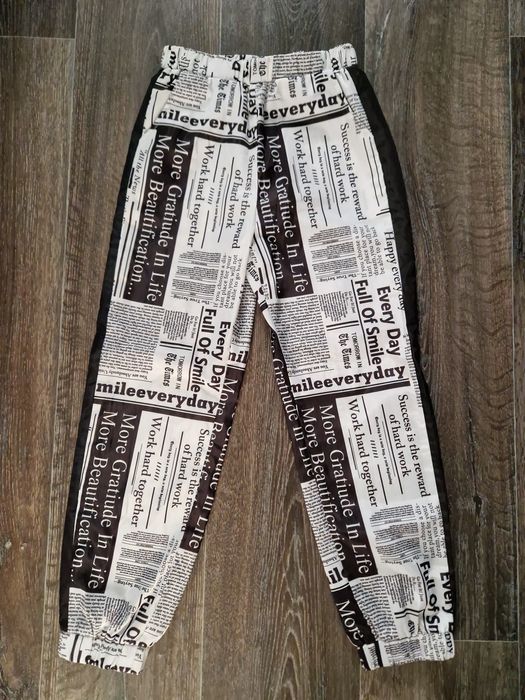Летние штаны, спортивные штаны для девочки на 9-10 лет, газетный принт