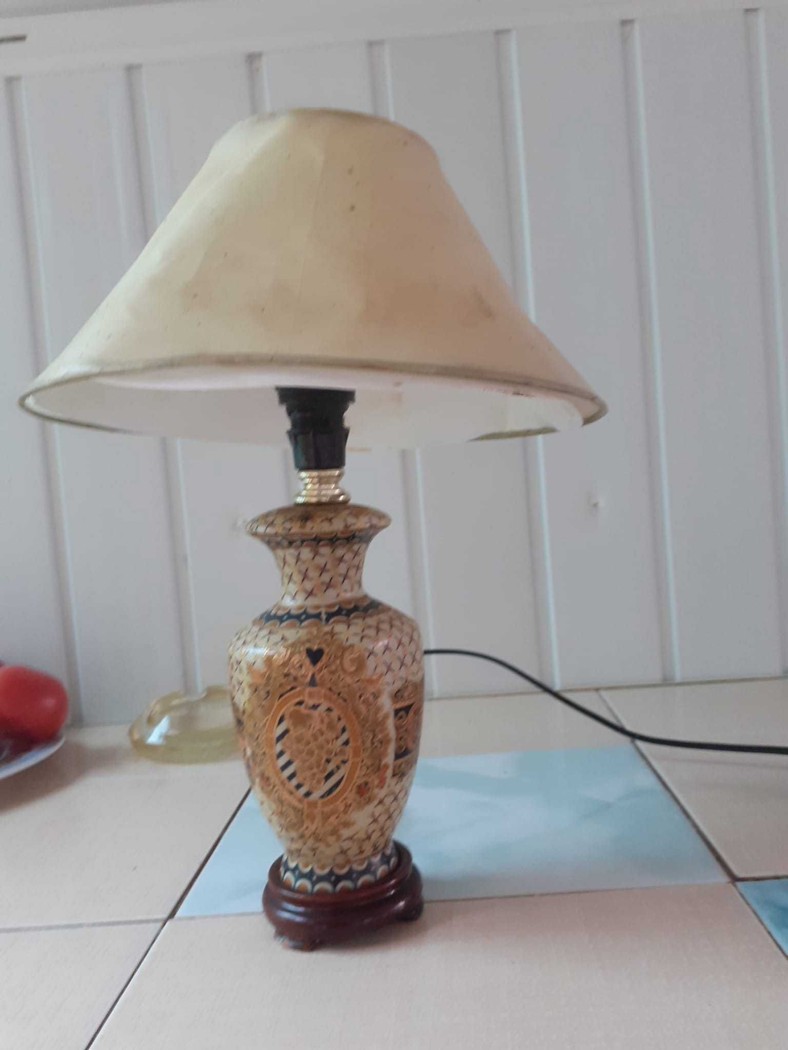 Lampa z abażurem