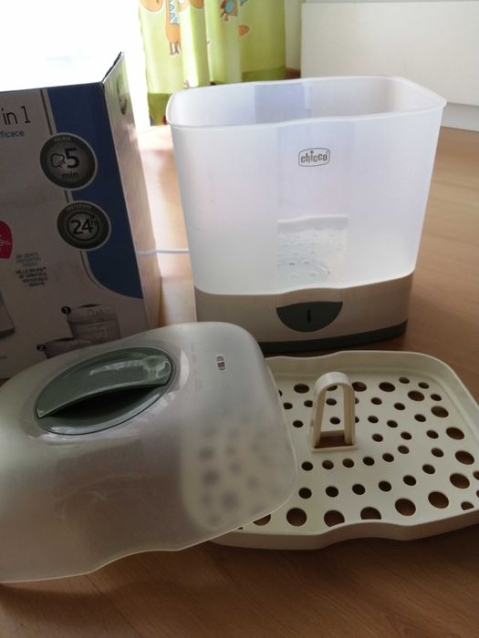 Esterilizador 2 em 1 CHICCO, com oferta de escorredor de biberões