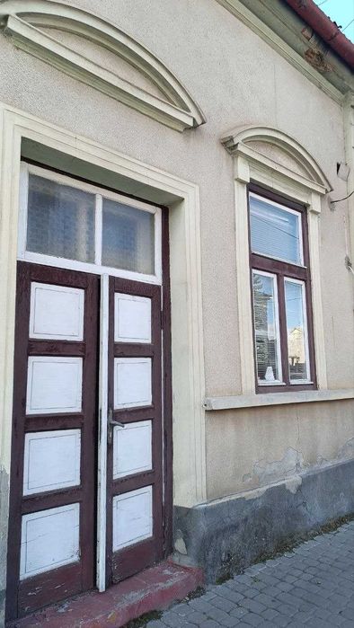 Фасад, 1 пов, окремий вхід, 53 м2, Мукачево, вул. М. Грушевського, 21