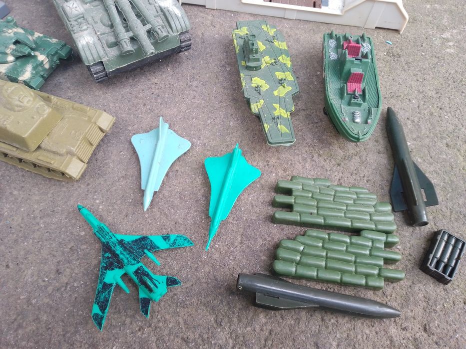 Игрушки военная техника танки цина за все.