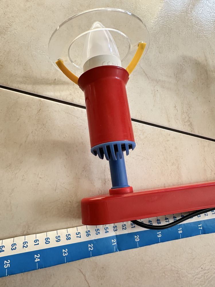 Lampa sufitowa z reflektorami