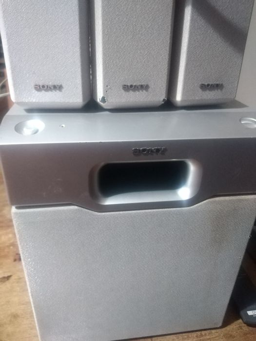 Leitor DVD + subwoofer + 3 colunas satelites