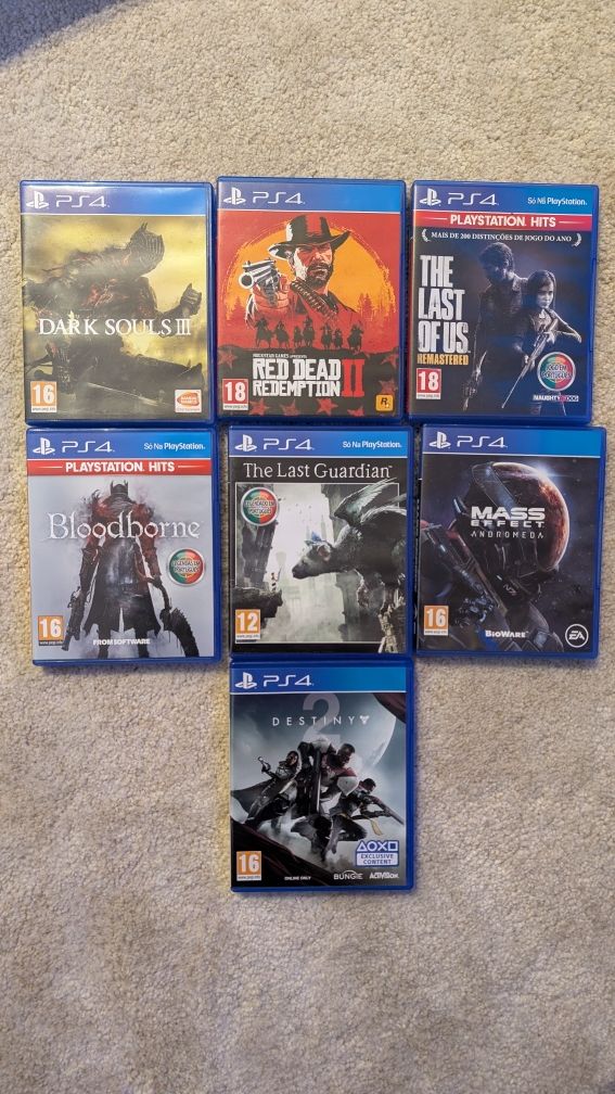Ps4 com comando original e jogos