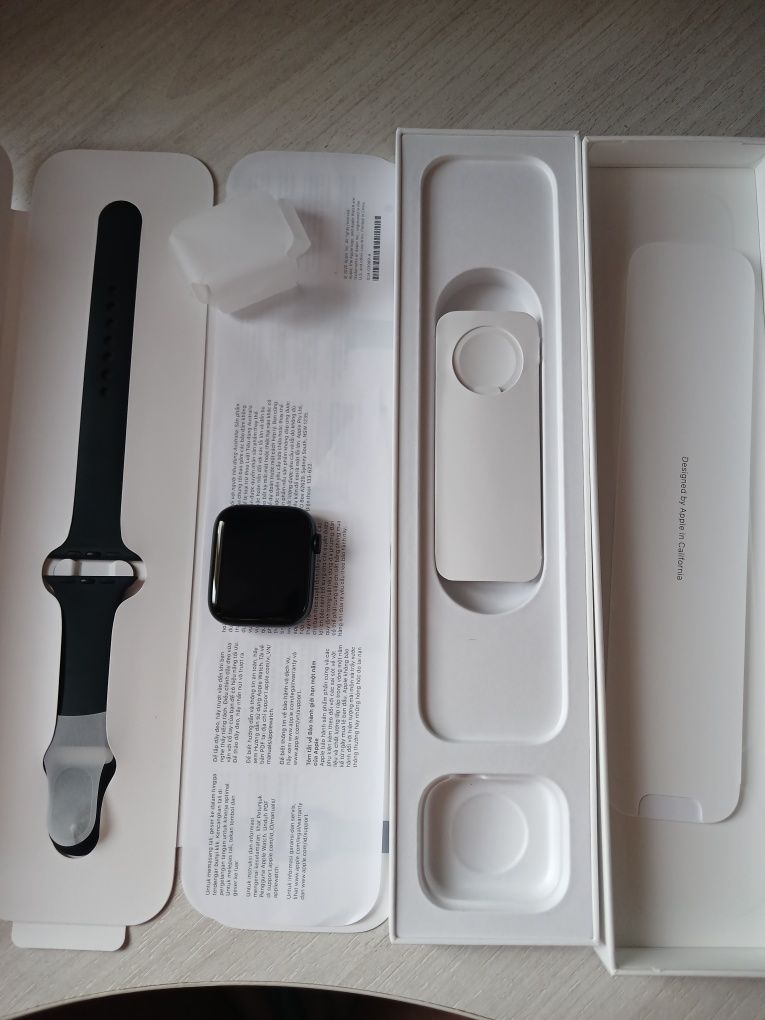 Смарт-часы Apple Watch SE gen 2 GPS 44mm