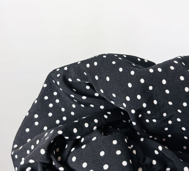 Czarna sukienka mini w białe groszki z wiązaniem i falbankami S 36