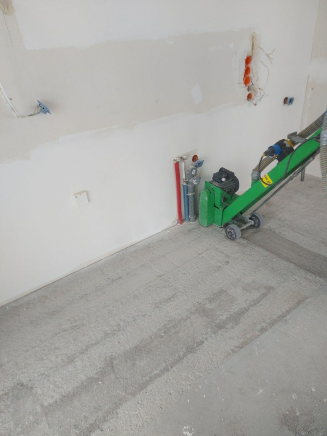 Szlifowanie betonu frezowanie usuwanie subitu kleju po plytkach lepiku