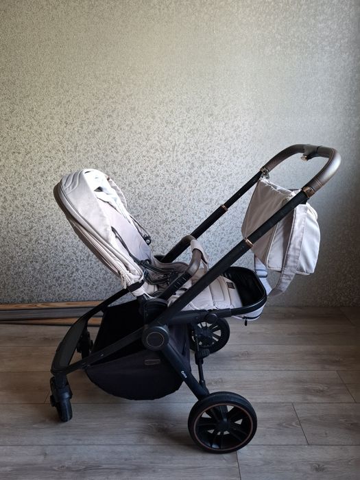 Продам коляску 2 в 1 Carrello Epica