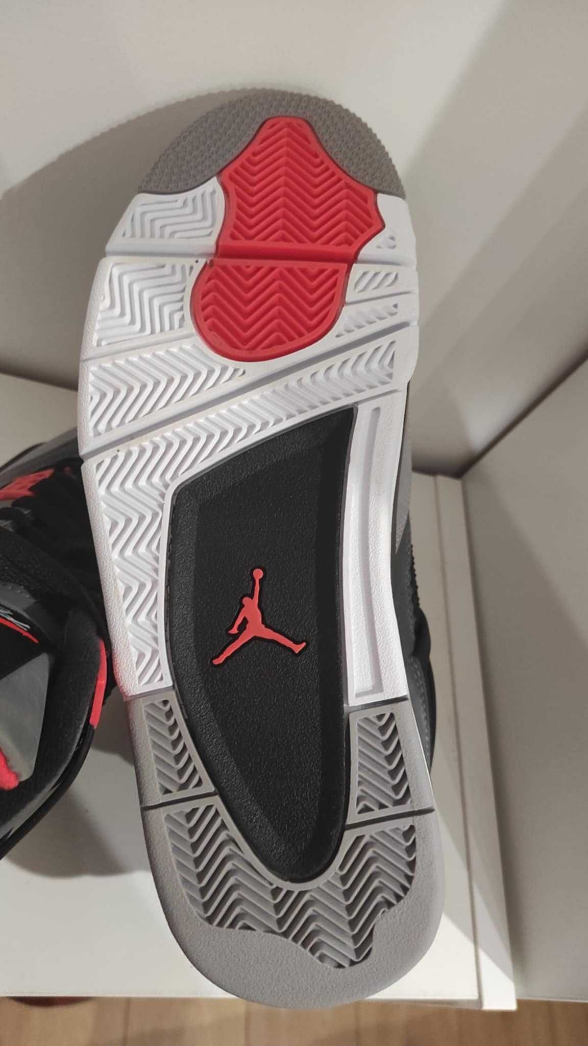 | Jordan 4 Retro Infrared | rozmiar 44 |