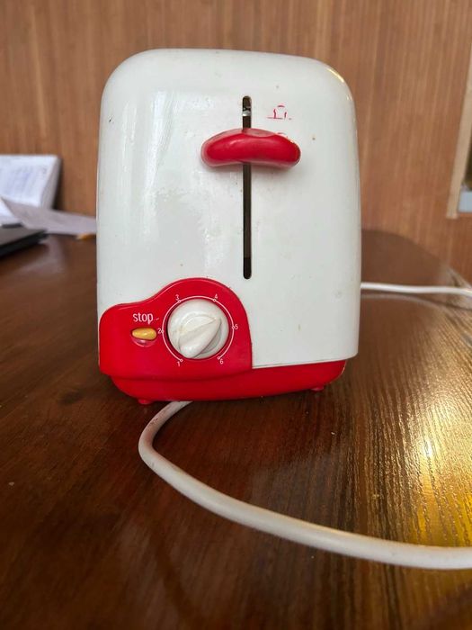 Тостер Moulinex.