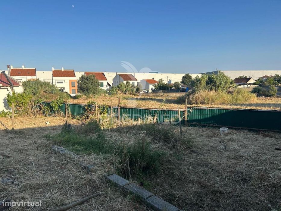 Terreno para moradia com 539m2 no Carregado