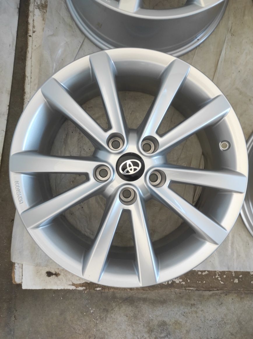 62 Felgi aluminiowe TOYOTA R 17 5x114,3 NOWE