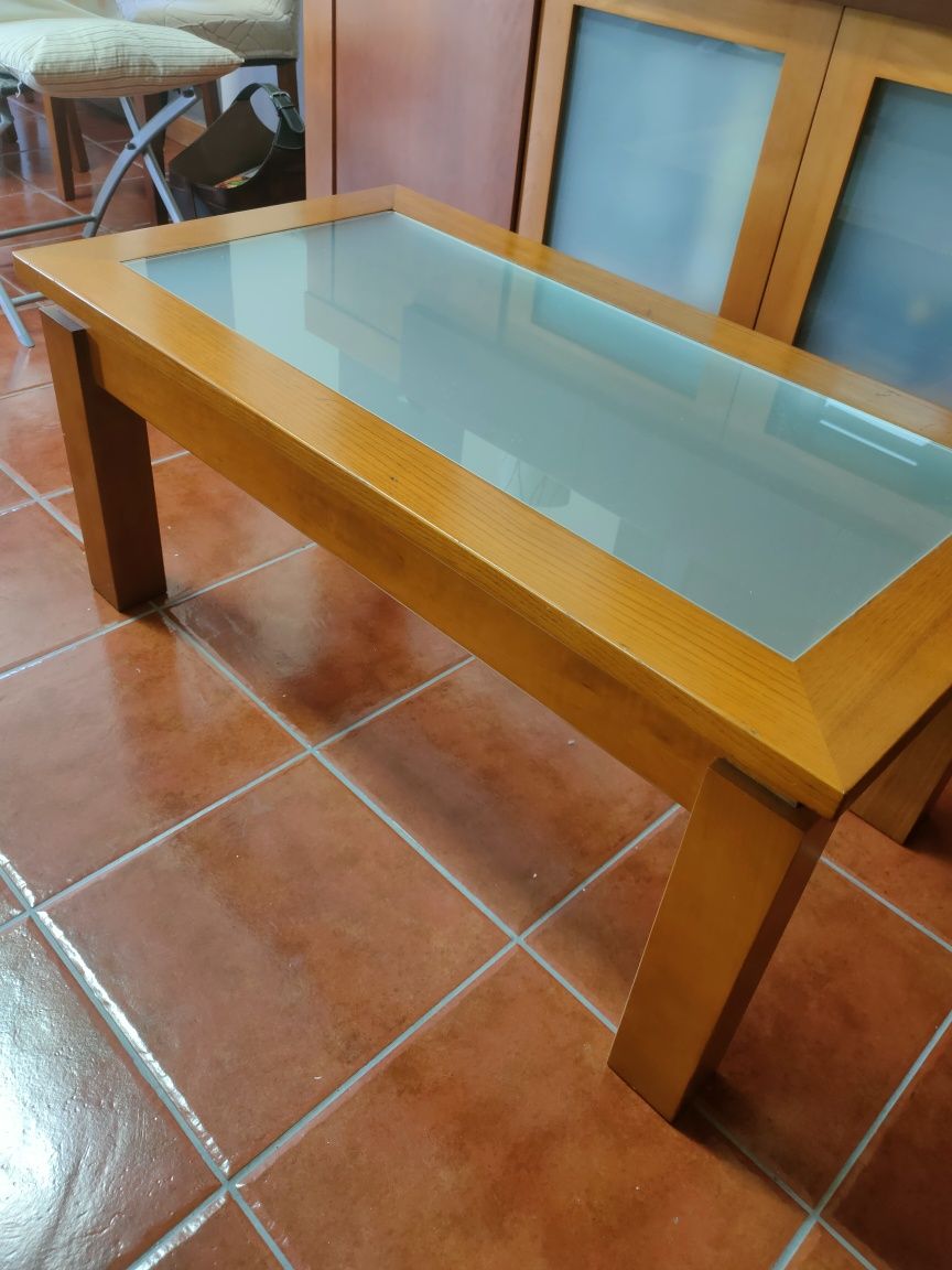 Mesa de centro em cerejeira