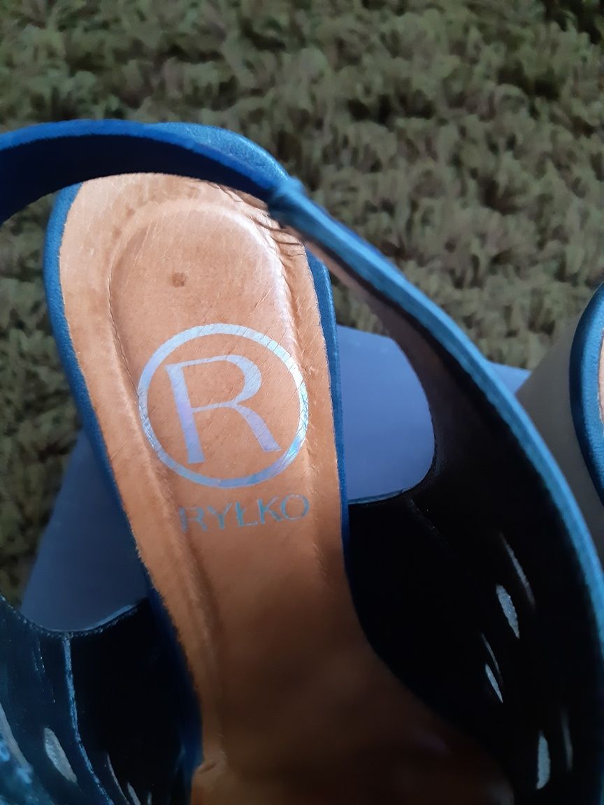Sprzedam buty sandały na koturnie Ryłko rozm. 39
