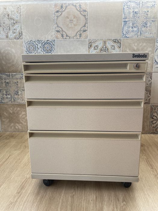 Armário de arquivo com rodas