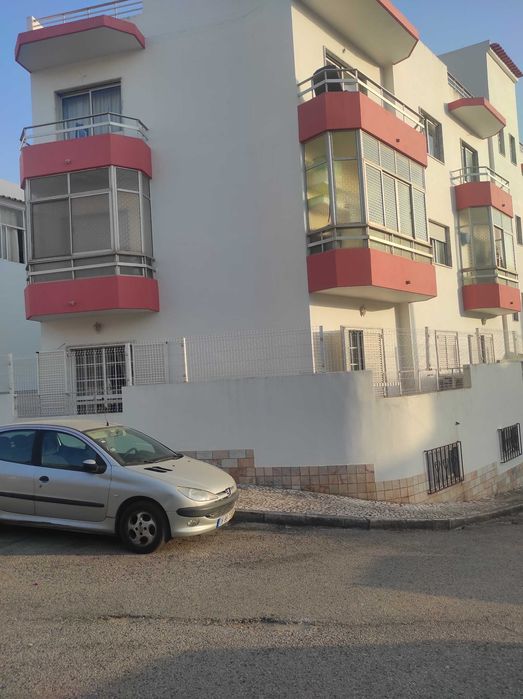 Apartamento t-3 ou 4 assoalhadas