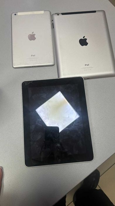 Продам планшети Apple A1459, A1455, A1219 на запчастини