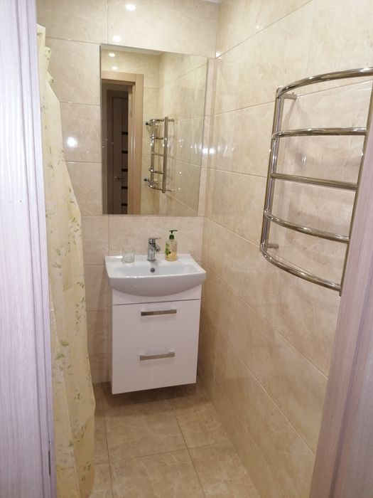 Центр, біля Будинку Торгівлі, 1к.подобово, почасово світло є завжди