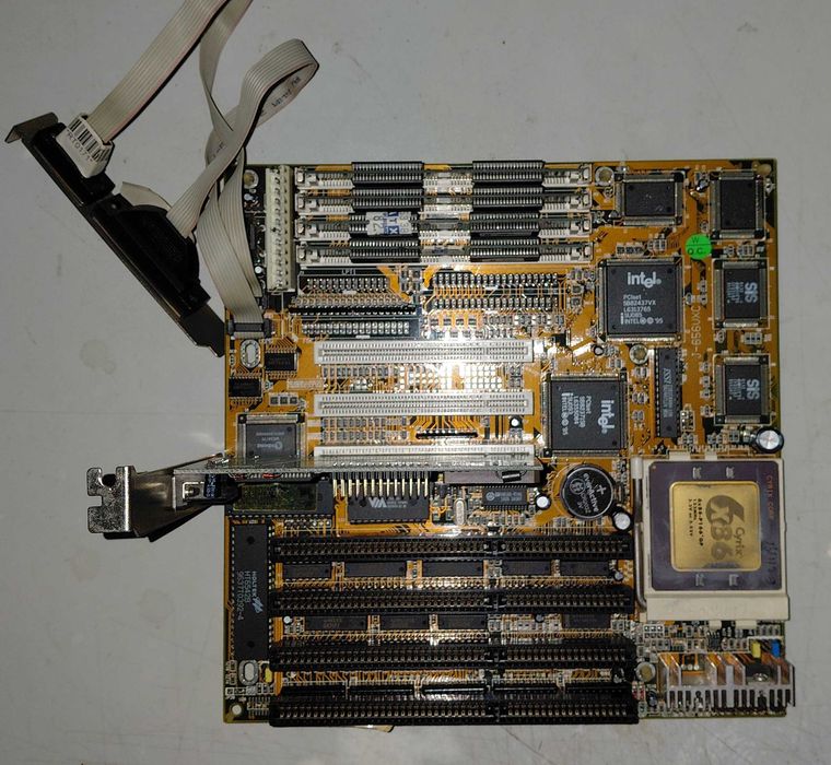 Bundle Motherboard socket 7, CPU Cyrix P166, RAM e VGA
