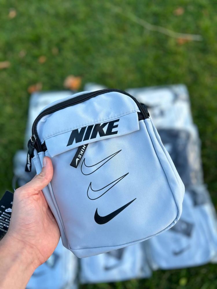 Сумка від бренду Nike