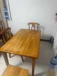 Vende-se Mesa de madeira (cerejeira) e 4 cadeiras de cozinha