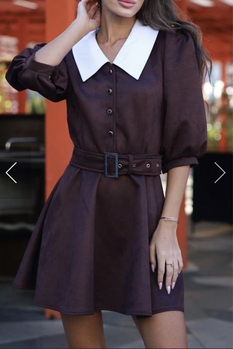 Класична замшева сукня з білим комірцем