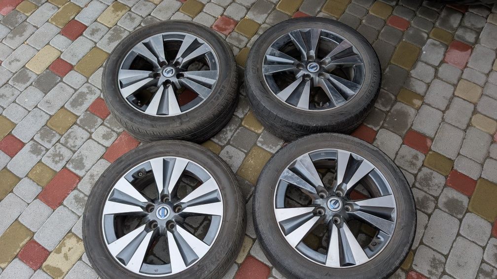 Диски з резиною  р17 Nissan