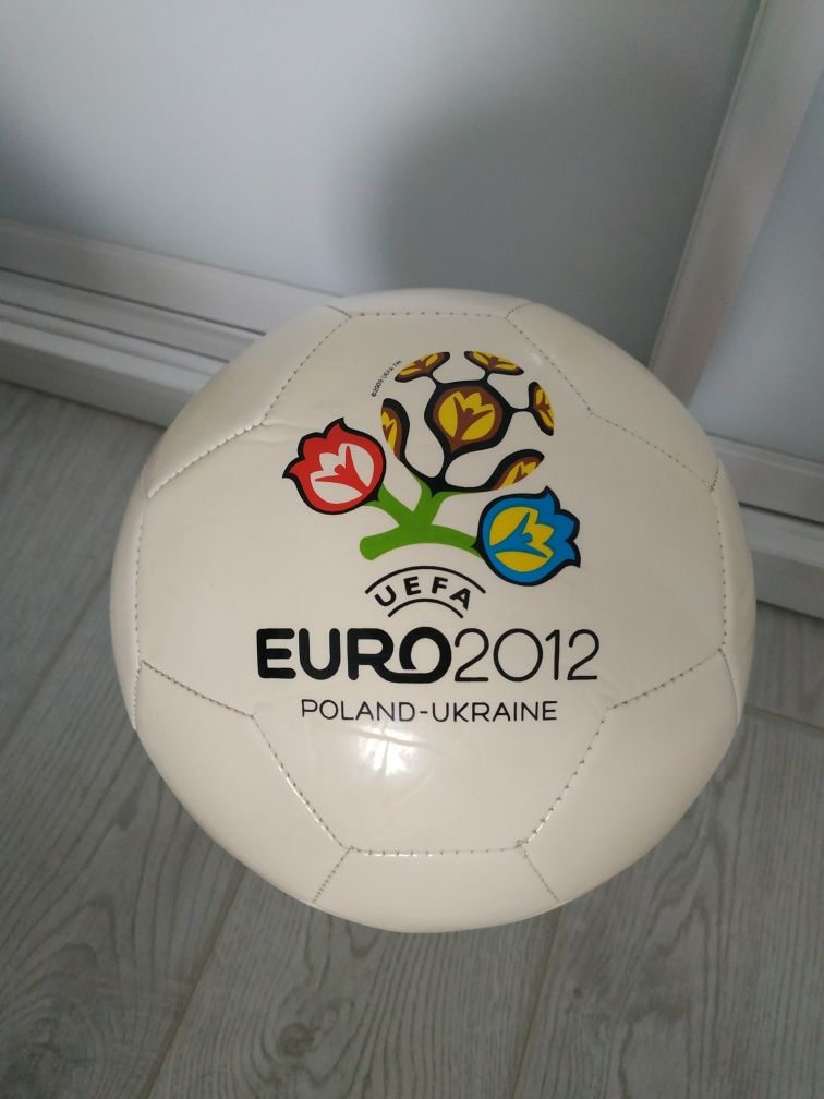 Футбольный мяч EURO-2012