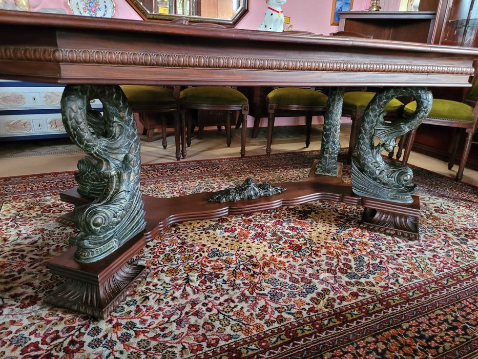 Fantástica mesa antiga em madeira maciça com pés em for