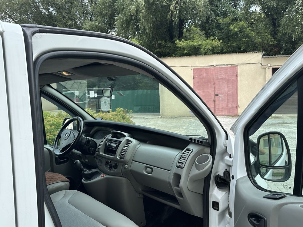 Опель Віваро 2.0TDI