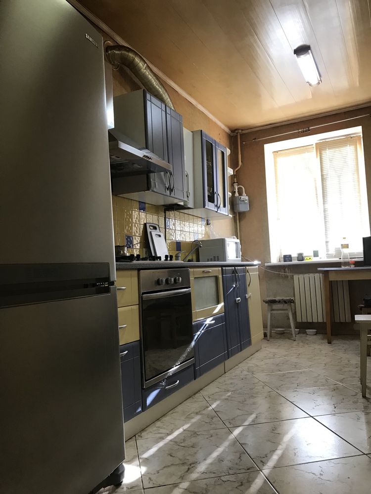 Продаж 3к квартири на Революцiйнiй