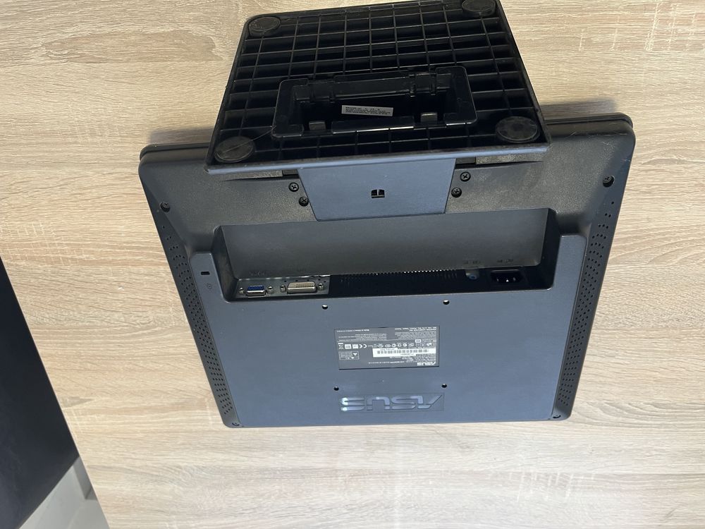 Monitor Asus MM17T