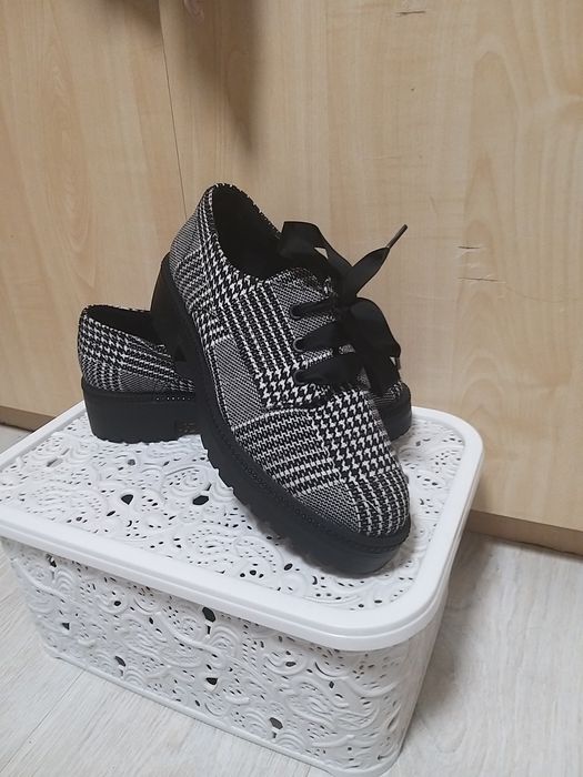 Продам лоферы в клетку