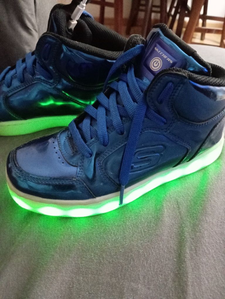 Tênis skechers energy