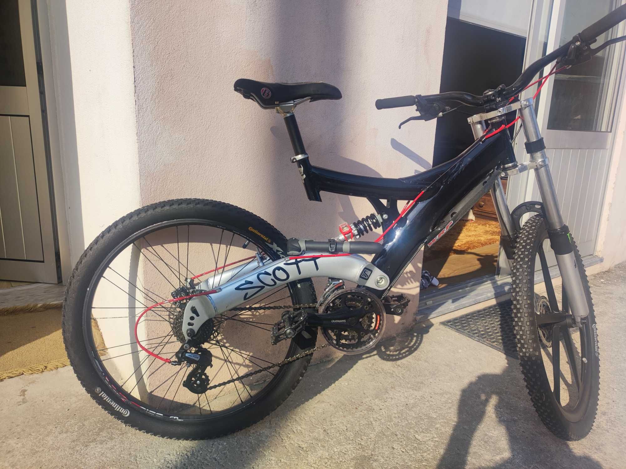 Bicicleta BTT downhill
