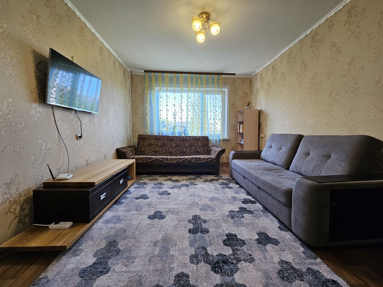 Продам 2 комнатную квартиру Тополь -3