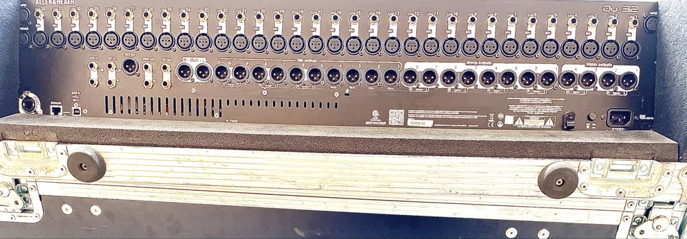 Allen Heath Qu 32 w case plus Stagebox AR 24/12