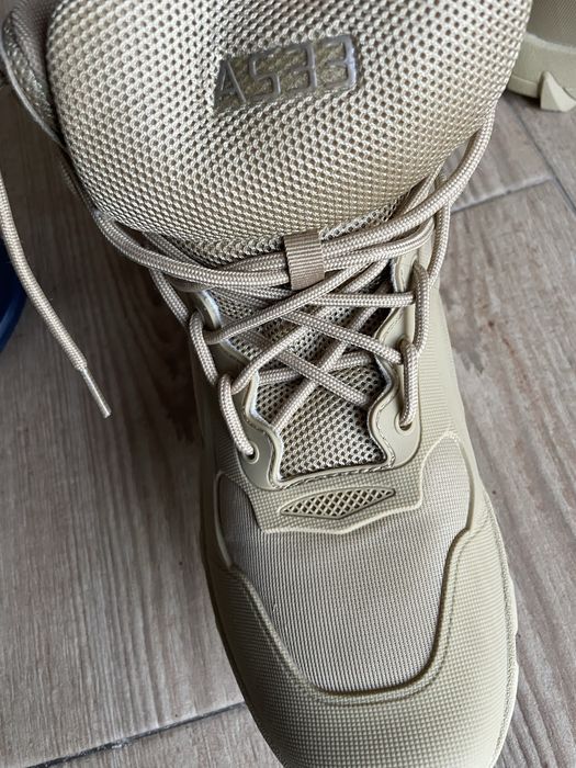 Bota militar nova