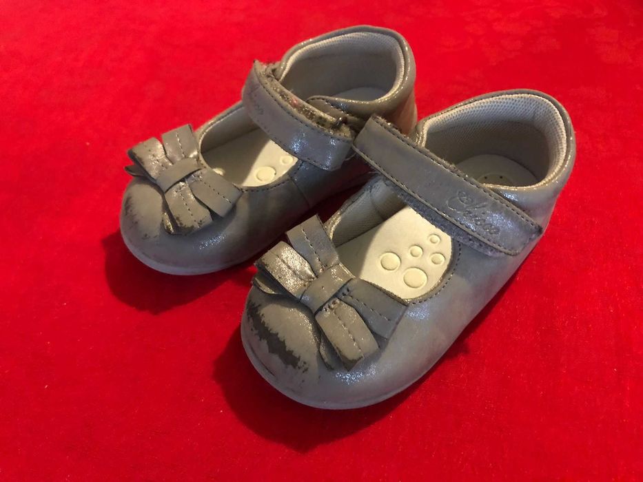 Sapatos Chicco cinzentos para criança tamanho 21 grátis