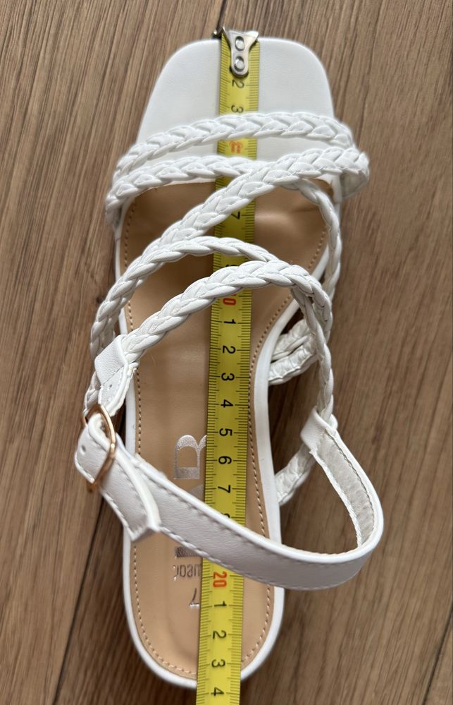 Белые босоножки ANSWEAR LAB
