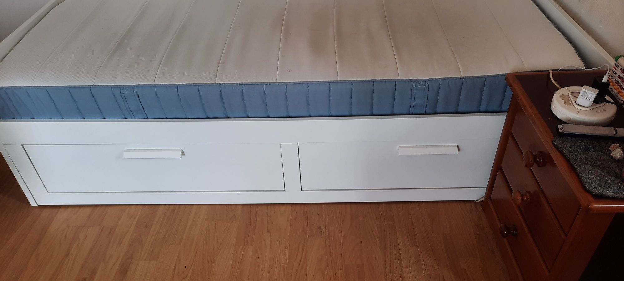 Cama IKEA solteiro e casal