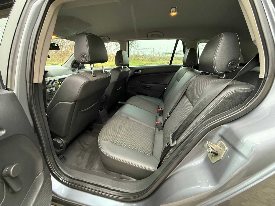 Opel Astra H Kombi 2006r. 1.6 Benzyna Klima Półskóry Alu HAK Zadbana !