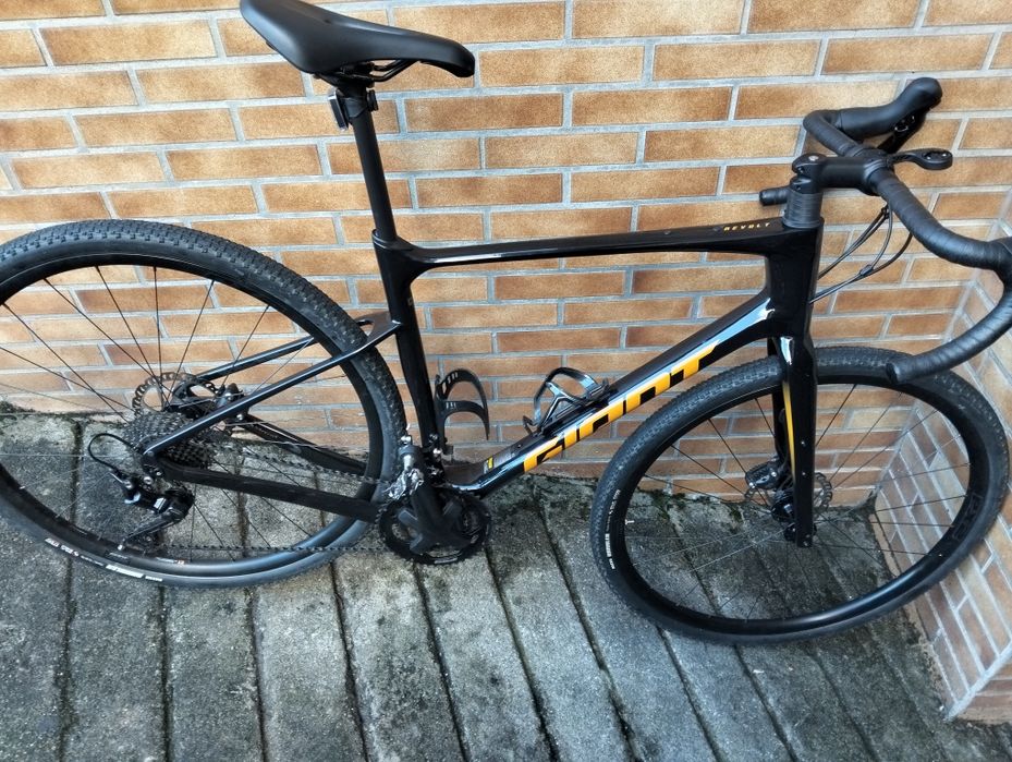 Vende se Gravel Giant carbono
