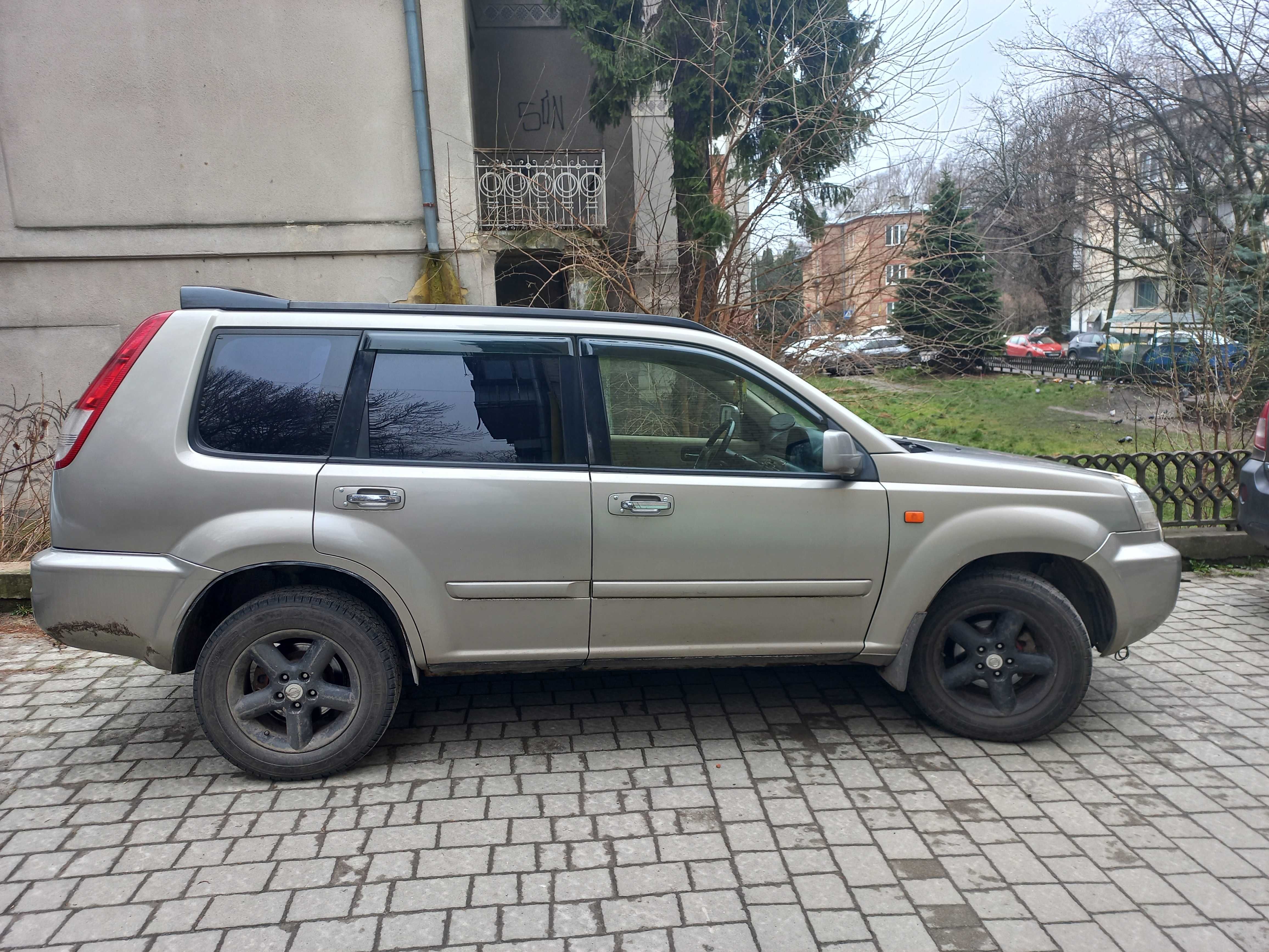 Nissan X-Trail кросовер