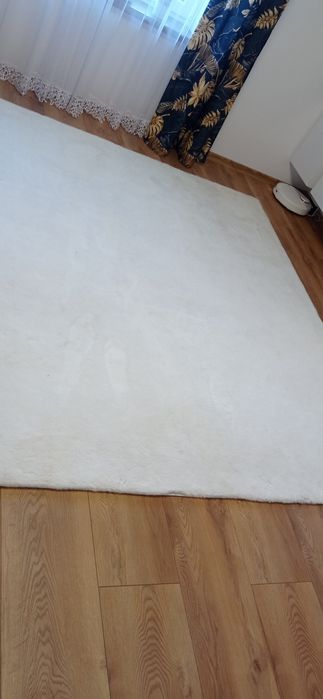 Sprzedam dywan biały