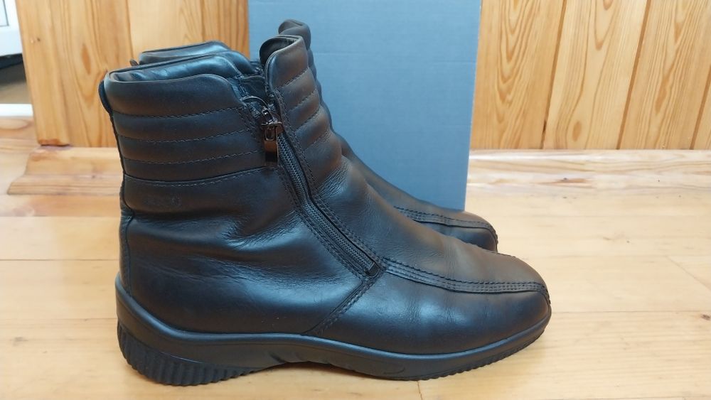 Продам женские кожаные зимние ботинки ECCO  Snow  Waterproof
