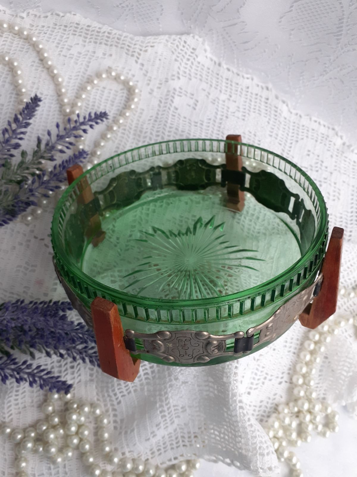 Конфетница СССР винтаж салатник из уранового стекла в мельхиоре