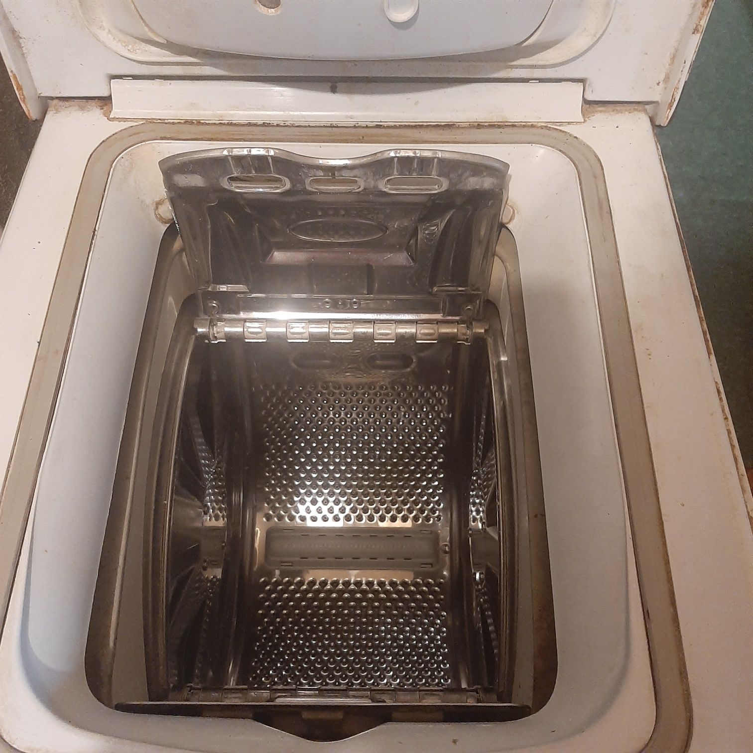 Продам машинку стиральную indesit