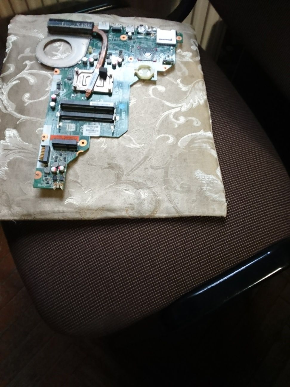 Комплектуючі і Материнська плата HP 655  Compaq (CQ58  -255SR))