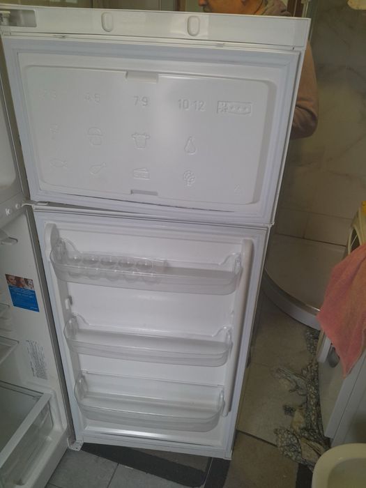 Холодильник indesit